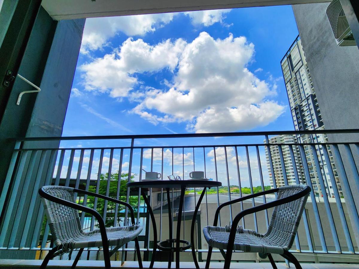 Klia Lili Residensi 5 Plus 2 Pax With Splendid Pool Nilai Zewnętrze zdjęcie